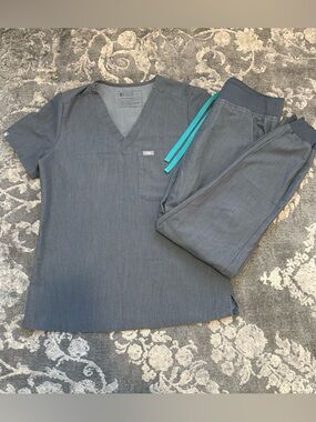 Figs Graphite Scrub Set